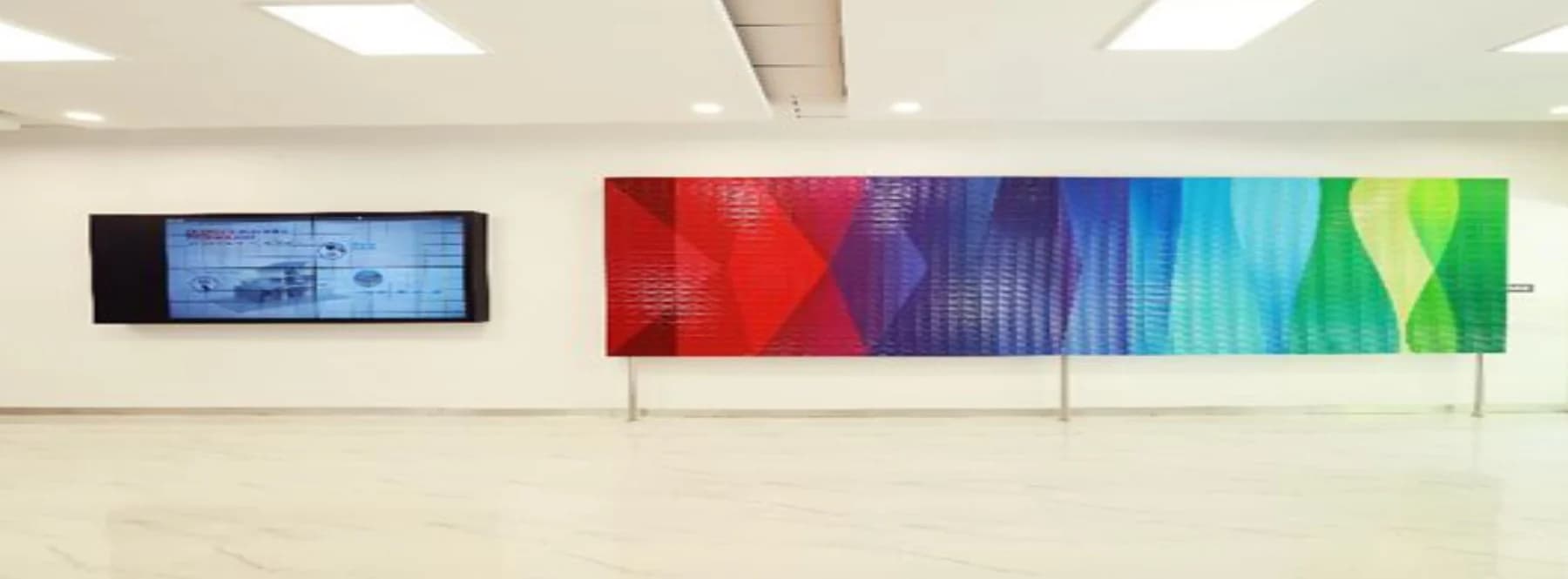 Bosch India Experience Centre: A spectrum wall in the Bosch colours, with screens