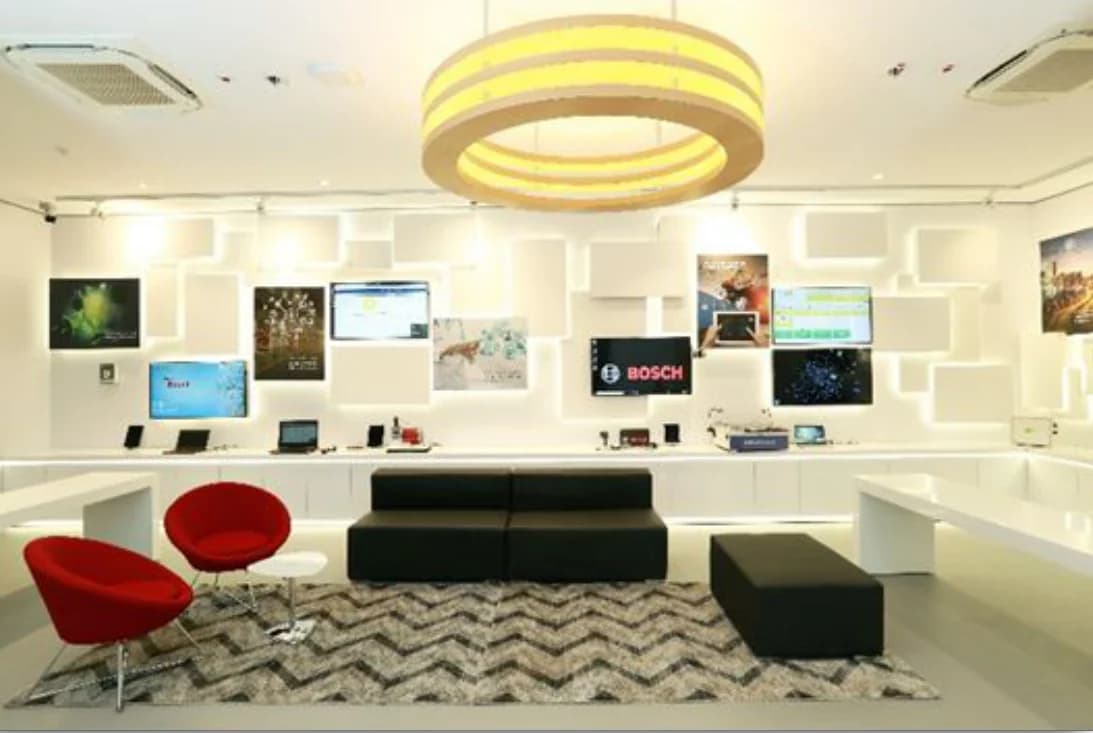 Bosch India Experience Centre: The main hall, under a ring light