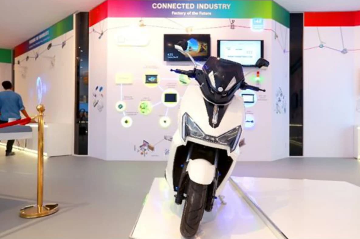 Bosch India Experience Centre: “Connected industry”: a scooter and interactive screens
